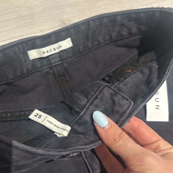 🆕 PACSUN Black Ripped High Waisted Denim Festival Shorts SIZE 25 - Picture 5 of 7